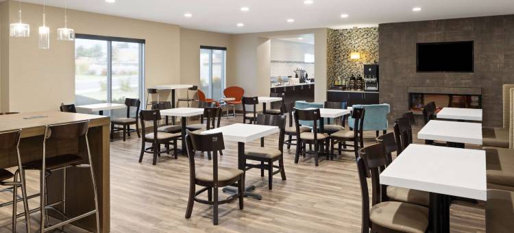 由温达姆管理的拉昆塔温德姆酒店套房(La Quinta Inn & Suites by Wyndham Wenatchee)图片