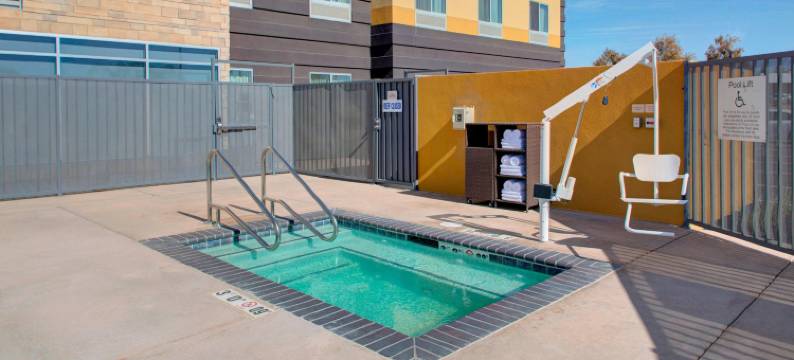 万枫酒店及套房贝克斯菲尔德北/机场(Fairfield Inn & Suites Bakersfield North/Airport)图片