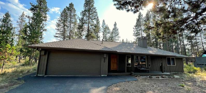 NEW LISTING! UPDATED 3 SUITES & AC! HOT-TUB, SHARC, FORT ROCK, BIKES, DOG OK.图片