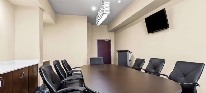 北圣路易机场贝斯特韦斯特普拉斯套房酒店(Best Western St. Louis Airport North Hotel  Suites)图片