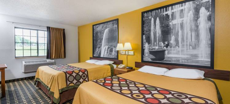 科肖克顿罗斯科村速8酒店(Super 8 by Wyndham Coshocton Roscoe Village)图片