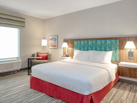 克利夫兰机场泰德曼路欢朋酒店