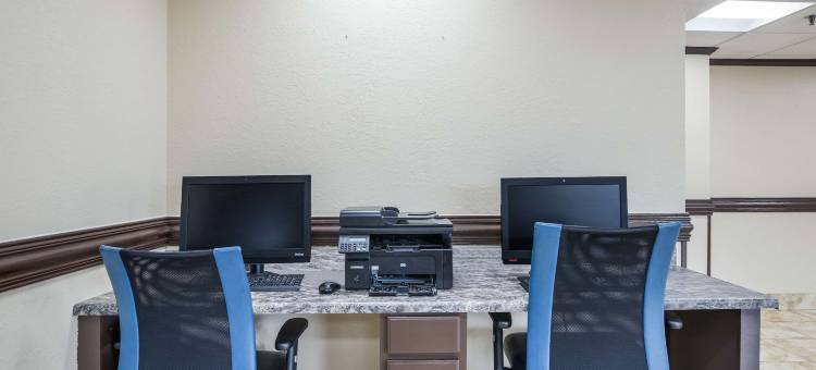 克拉丽奥酒店及套房-机场(Clarion Inn and Suites Airport)图片