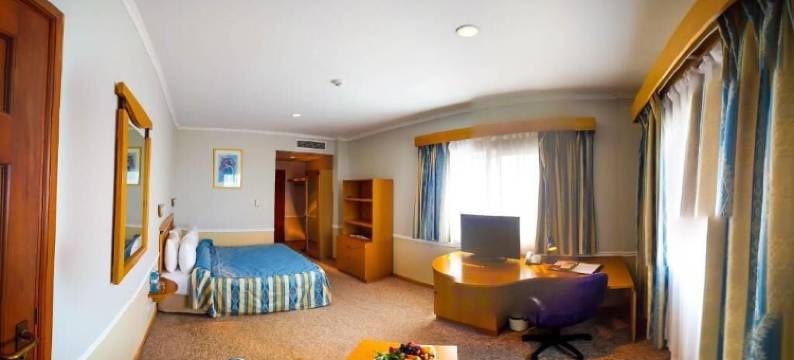 新月海滩酒店(The Crescent Beach Hotel)图片