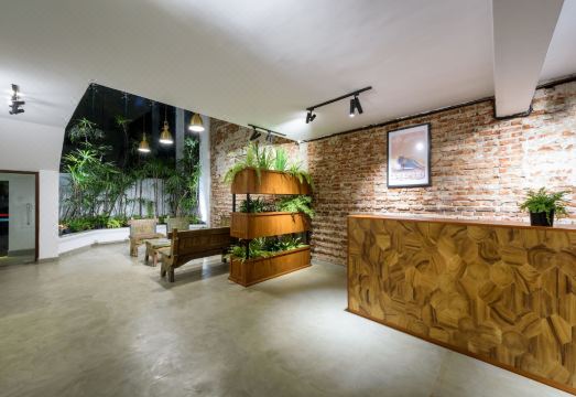 Fern Colombo Hotel Overview