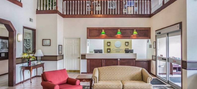 狄克逊凯艺套房酒店 - 近 I-88(Quality Inn & Suites Dixon Near I-88)图片