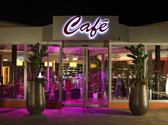 蒙霓斯酒店与咖啡烘焙店