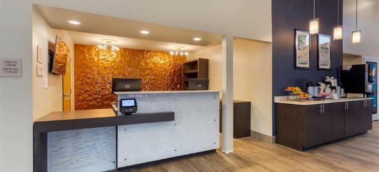 鲍灵格林温德姆戴斯套房酒店(Days Inn & Suites by Wyndham Bowling Green)图片