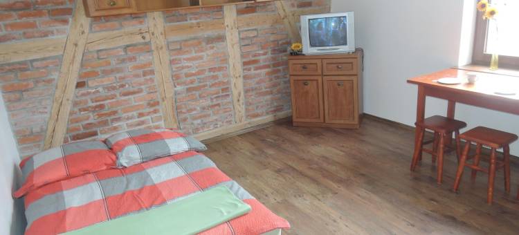 卡尔尼采近波罗的海海滩的房屋(House in Karnice Near Baltic Sea Beach)图片