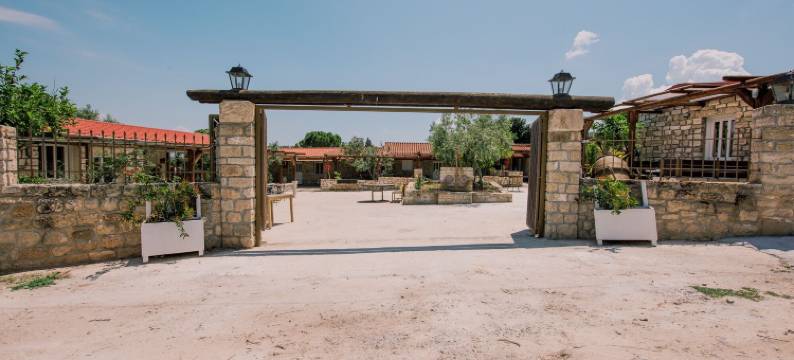 Acro科林斯湾公寓(Acrocorinth Apartments)图片