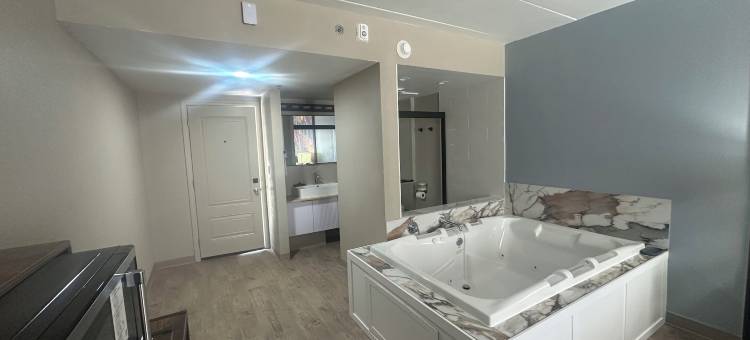 灯塔旅馆和套房(Lighthouse Inn & Suites)图片