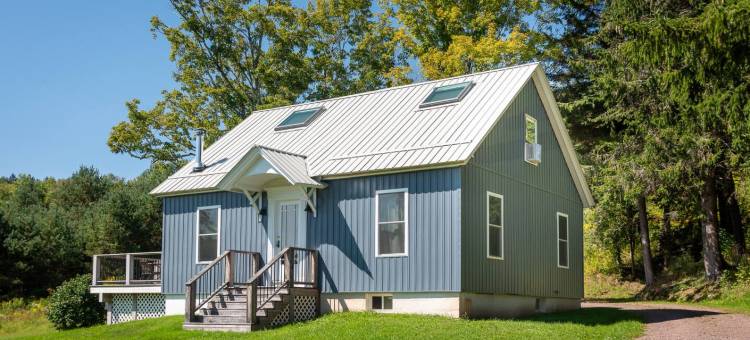 Charming Cottage with Scenic Trails - Cozy Summer Escape图片