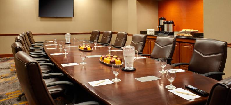 底特律迪尔伯恩希尔顿逸林酒店(DoubleTree by Hilton Detroit - Dearborn)图片