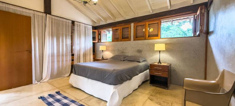 私人泳池与自然环境的别墅 – 格兰哈维亚纳，圣保罗(Casa na Granja Viana em Frente à Reserva Ambiental)图片