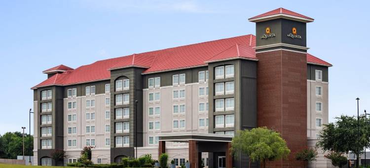 阿林顿北六旗通道拉昆塔温德姆套房酒店(La Quinta Inn & Suites by Wyndham Arlington North 6 Flags Dr)图片