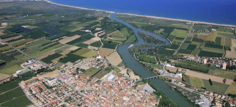 Relaxing Villa Steps from Beach图片
