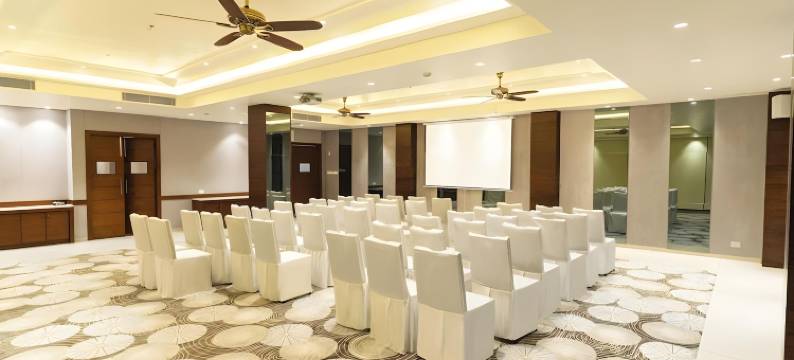 罗斯芬奇萨罗瓦尔港口比姆塔尔酒店(The Rosefinch Sarovar Portico)图片