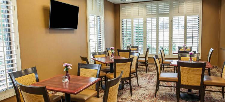 布卢明顿大学附近舒适酒店(Comfort Inn Bloomington Near University)图片