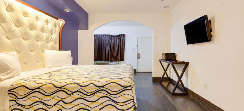 Capital O Deluxe Inn Channelview Houston I-10图片