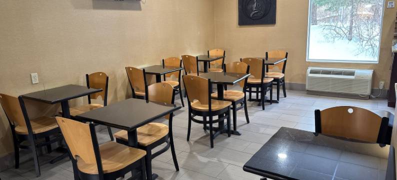 速8马斯/瑟堡-奥克特维尔酒店(Super 8 by Wyndham Mars/Cranberry/Pittsburgh Area)图片