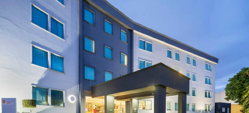 佩里诺特快捷假日酒店(Fiesta Inn Express Perinorte)图片