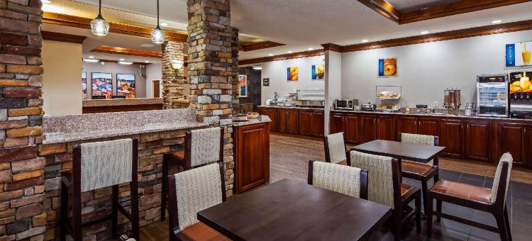 拜伦贝斯特韦斯特套房酒店(Best Western Inn  Suites)图片