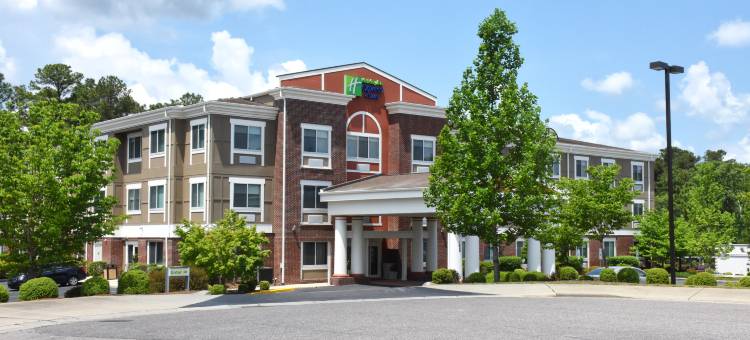 智选假日套房酒店南部的杉木树丛区(Holiday Inn Express & Suites SOUTHERN PINES-PINEHURST AREA by IHG)图片