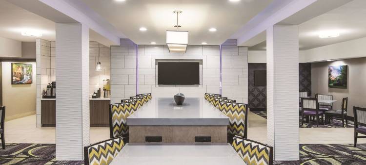 米利奇维尔拉昆塔温德姆套房酒店(La Quinta Inn & Suites by Wyndham Milledgeville)图片