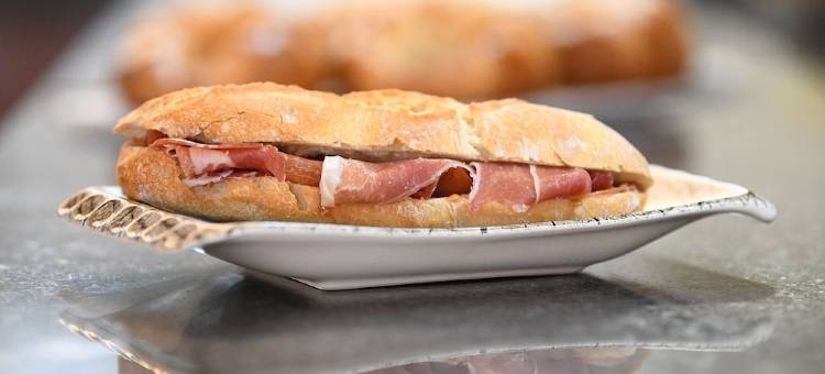 迈加达尼乌斯旅馆(Hostal Mega Darnius)图片