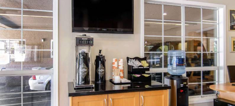 市中心内港品质酒店(Quality Inn Downtown Inner Harbour)图片