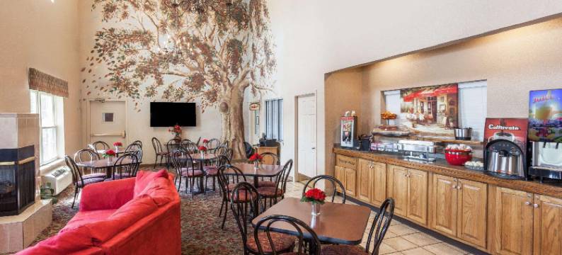 塞勒斯堡-路易斯维尔北温德姆华美达酒店(Ramada by Wyndham Sellersburg/Louisville North)图片