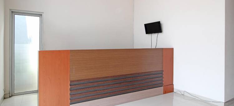 红多兹酒店-靠近哈特诺购物中心3(RedDoorz Near Hartono Mall 3)图片