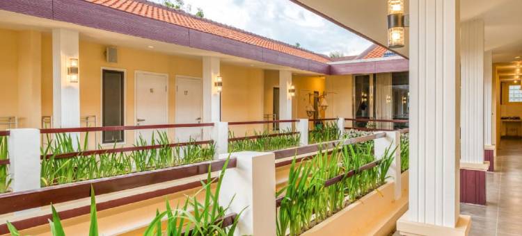 红多兹伊斯兰酒店-近布里达凯邦玫瑰公园(RedDoorz Syariah Near Kebon Rojo Park Blitar)图片