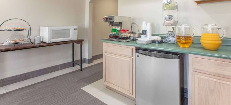 佛里斯特希尔骑士酒店(Knights Inn Forest Hill)图片