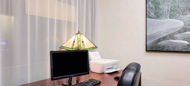 松林公园诺斯贝温德姆华美达度假酒店(Ramada by Wyndham Pinewood Park Resort North Bay)图片