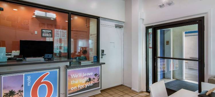 加利福尼亚蒙特利公园 Motel 6 酒店(Motel 6 Monterey Park, CA)图片