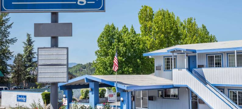 格兰茨帕斯Travelodge by Wyndham酒店(Travelodge by Wyndham Grants Pass)图片