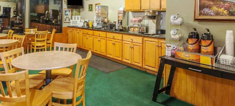 林赛橄榄树温德姆速8酒店(Super 8 by Wyndham Lindsay Olive Tree)图片