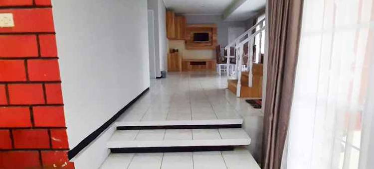 红多兹伊斯兰Plus酒店@展玉西帕纳斯(RedDoorz Syariah Plus at Cipanas Cianjur)图片