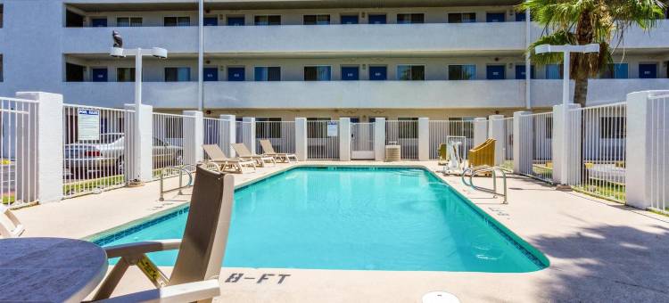 亚利桑那坦佩 - 凤凰城机场 - 牧师大道 6 号汽车旅馆(Tempe, AZ – Phoenix Airport – Priest Dr)图片