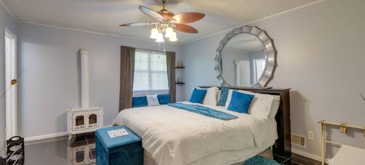 琼斯伯勒住宅w/带屏风的阳台和火坑！(Jonesboro Home with Screened-in Porch and Fire Pit!)图片