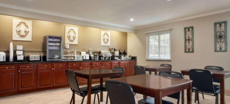 堪萨斯城温德姆呗盟酒店(Baymont by Wyndham Kansas City KU Medical Center)图片