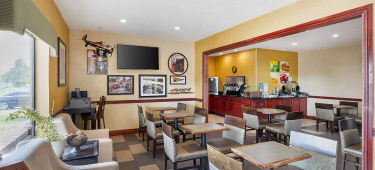 威奇托福尔斯 I-44 凯艺套房酒店(Quality Inn & Suites Wichita Falls I-44)图片