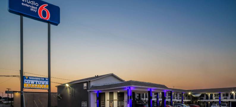 Studio 6 沃斯堡，德克萨斯州 -Stockyards East(Studio 6 Fort Worth, TX -Stockyards East)图片