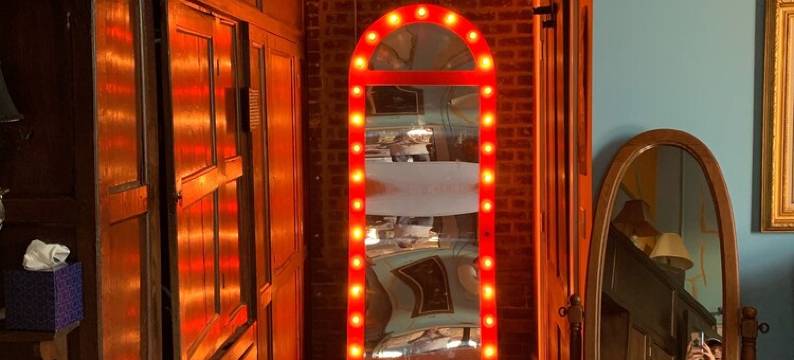 The Pythian Building Penthouse Apt. is centrally located on the city square.图片