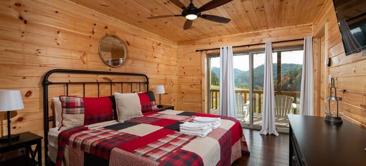 Two Cabins!  Sleeps 24, Themed Bunk Rooms for the Kids, Hot Tubs, Mountain Views图片