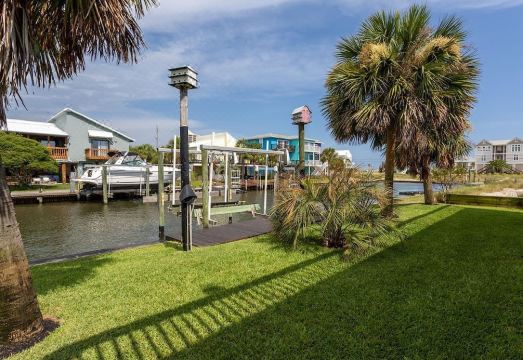 Canal Front House Sleeps 10 - Book now for Summer Hotel Overview