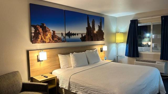 温德姆戴斯酒店-里奇克雷斯特靠近中国湖海军基地(Days Inn by Wyndham Ridgecrest Near China Lake Naval Station)