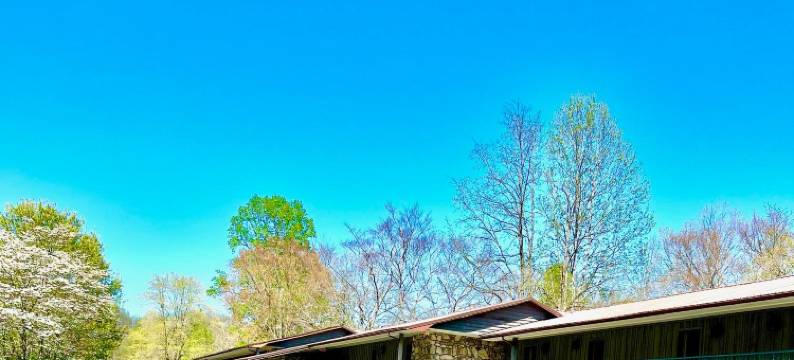 河畔新发现小屋(Newfound Lodge on the river)图片