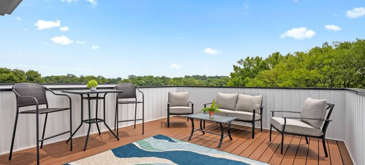 Unique Rooftop Patio and Game Room - Stunning Rooftop Oasis图片